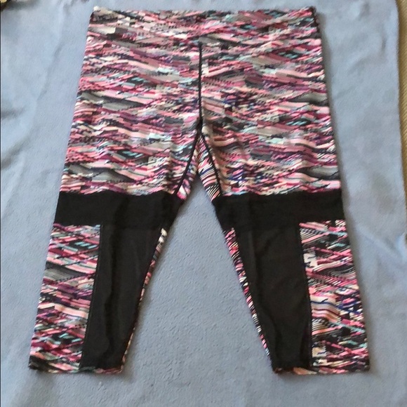 Fabletics Zoey Capri Powerhold Workout Pants - Picture 1 of 2